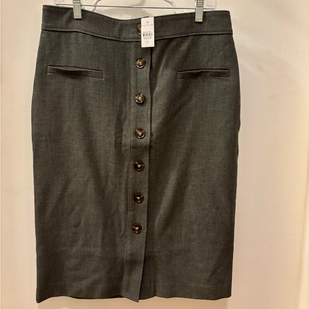 Ann Taylor Charcoal Button Pencil Skirt || NWT || Size 12